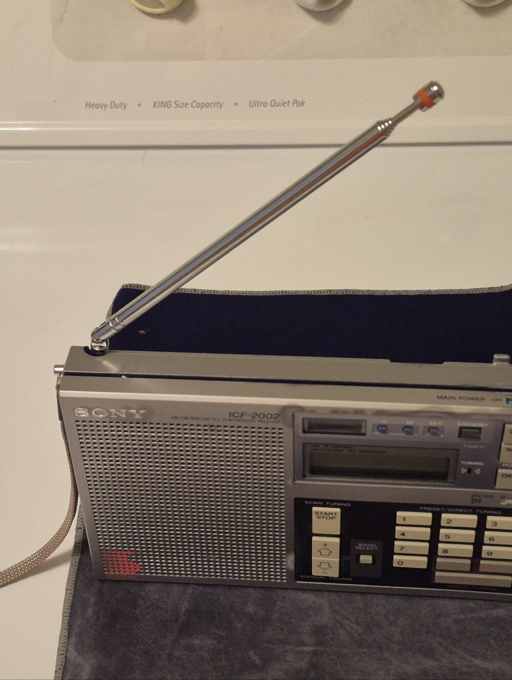 Vintage Sony Icf-2002 Radio - Picture 13 of 13
